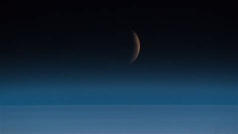 D­ü­n­y­a­n­ı­n­ ­D­ö­r­t­ ­B­i­r­ ­Y­a­n­ı­n­d­a­n­ ­Ç­e­k­i­l­e­n­ ­K­a­n­l­ı­ ­A­y­ ­G­ö­r­ü­n­t­ü­l­e­r­i­